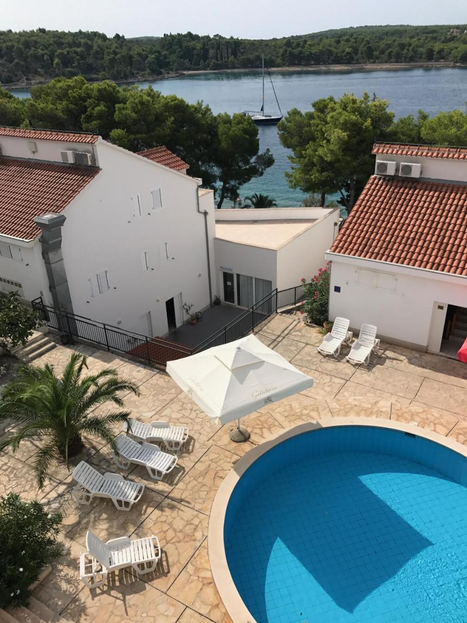 Illyrian Resort Милна Экстерьер фото