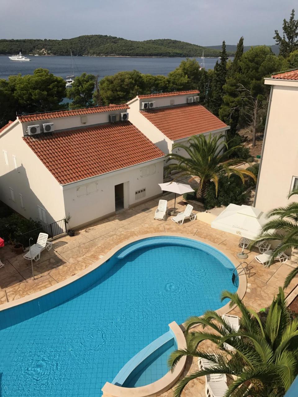 Illyrian Resort Милна Экстерьер фото