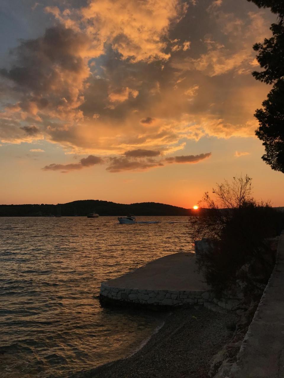 Illyrian Resort Милна Экстерьер фото
